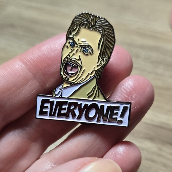 "Everyone!" Iconic Gary Oldman Lapel/Jacket/Backpack Pin - Picture 8 of 8